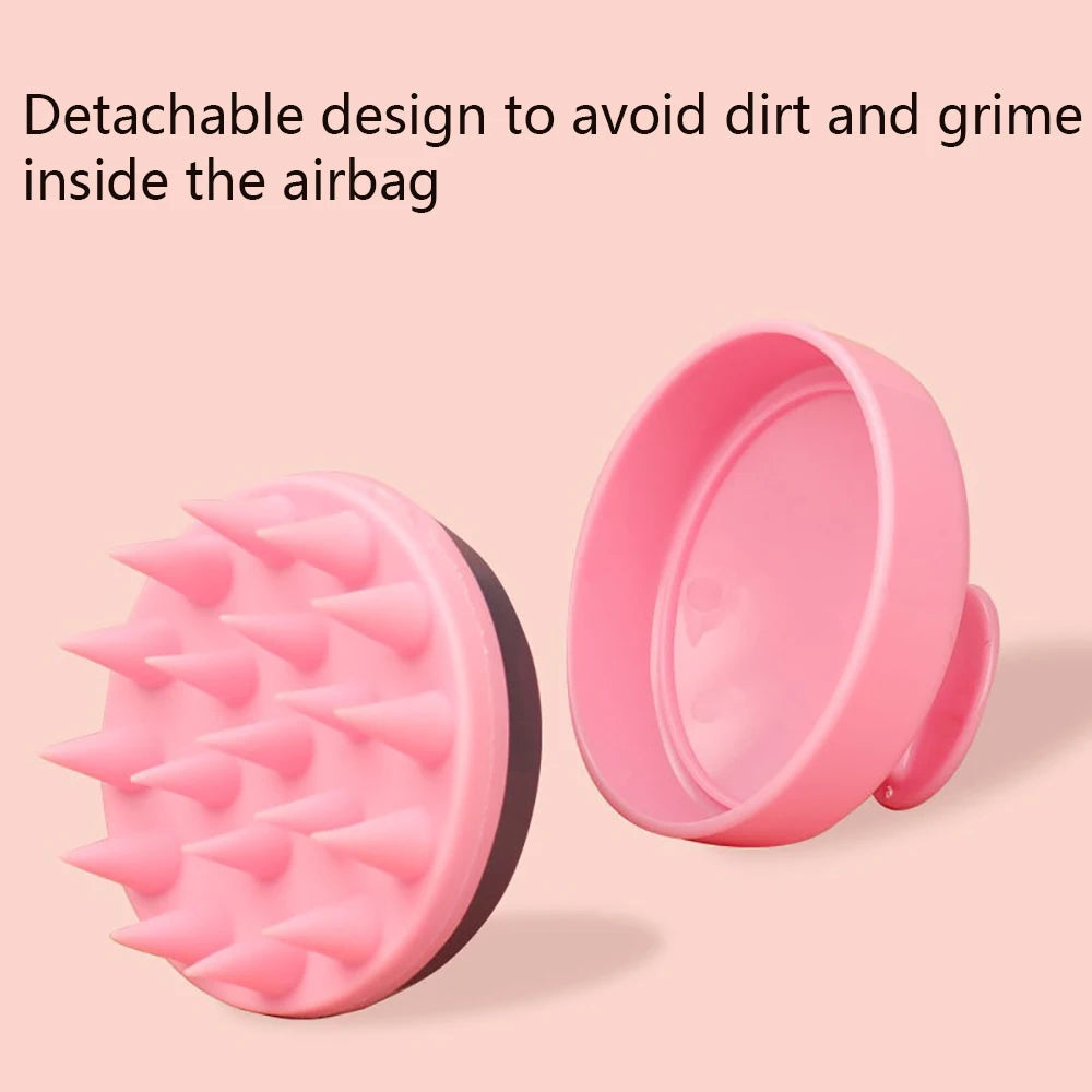 Pinceau de cuir chevelu en silicone rose avec design amovible montré à côté de sa version ouverte.