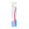 Une brosse interdentaire orthodontique à une seule touffe dans un emballage rose et bleu.