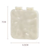 Miroir de maquillage carré pliable blanc avec poignée, montré sur fond blanc.