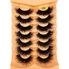 Un ensemble d'faux cils de mink en fourrure, dramatiques, présentés dans un porte-cils en plastique.