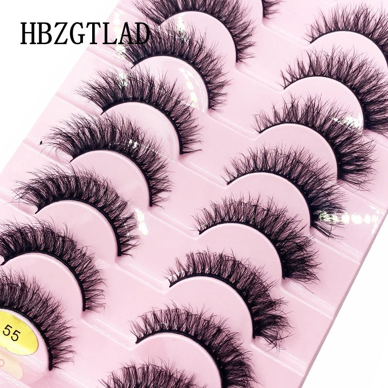 Kit de faux cils roses avec diverses styles de cils de mink, présentés dans un plateau en plastique.