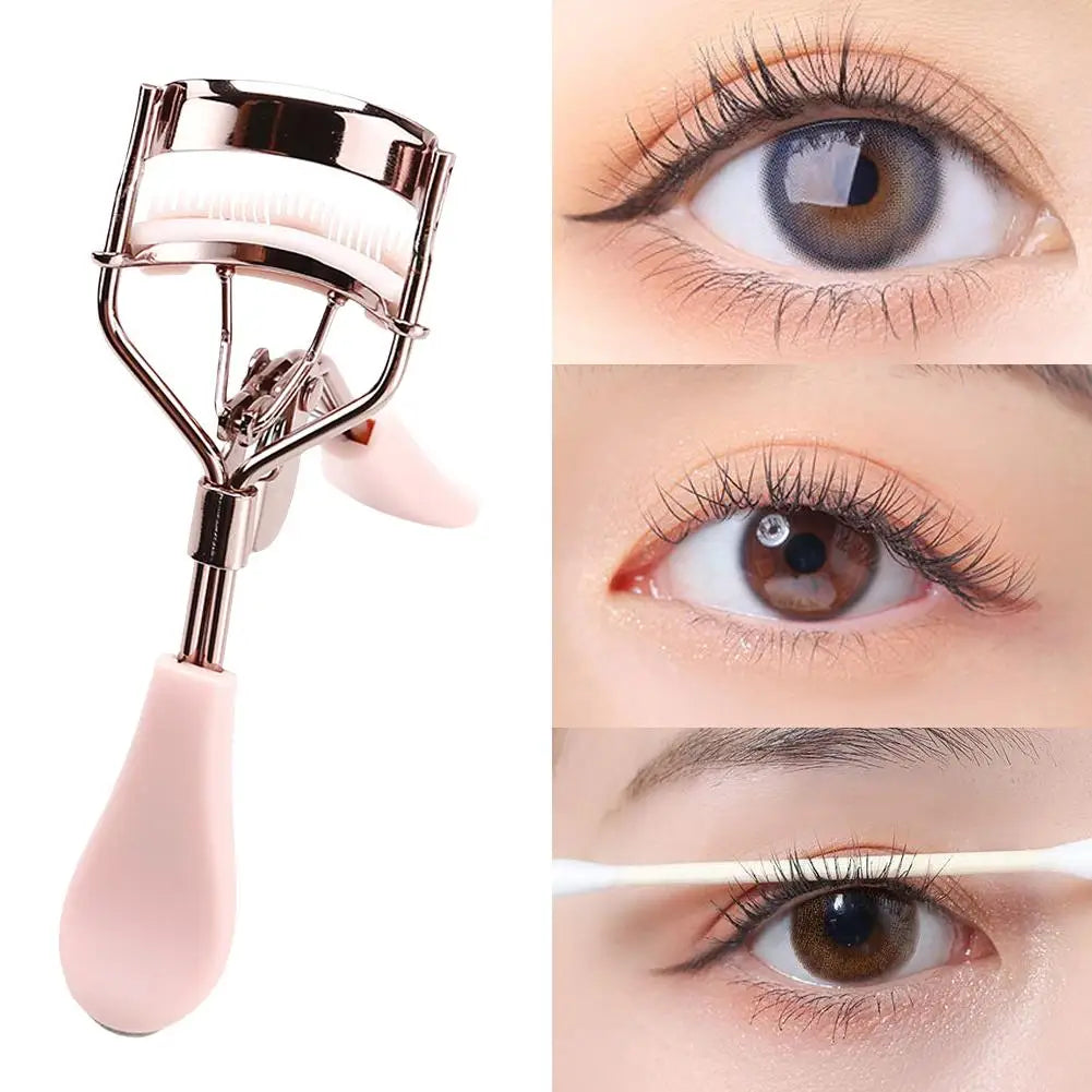 Un recourbe-cils rose professionnel avec une peigne métallique, montré avec des gros plans de son utilisation sur un œil.