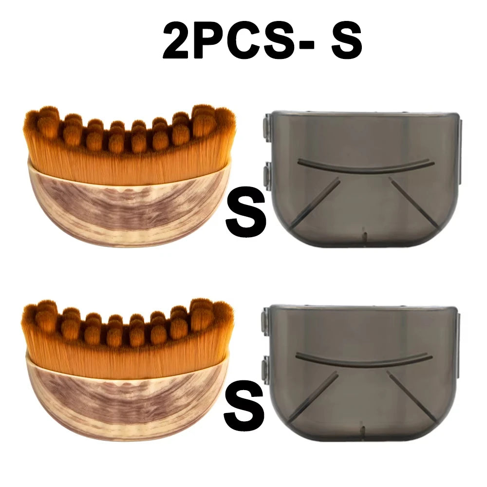 Deux jeux de pinceaux pour le contourage lymphatique du visage en taille S avec manches en bois et pointes en silicone gris.