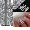 Un set de strass pour ongles résine PH194-1, incluant un plateau et un pinceau applicateur.