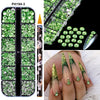 Ensemble de strass en résine 3D vert et argentés pour les ongles, avec outils, présentés de diverses manières.