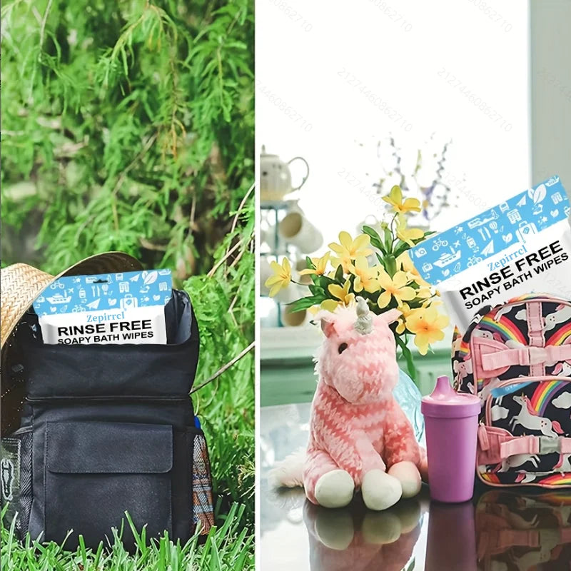 Un jouet en peluche rose est assis à côté d'un contenant violet de lingettes de bain jetables sans rinçage et d'un sac en tis