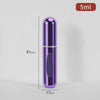 Flacon de parfum violet rechargeable avec pompe argentée, debout.