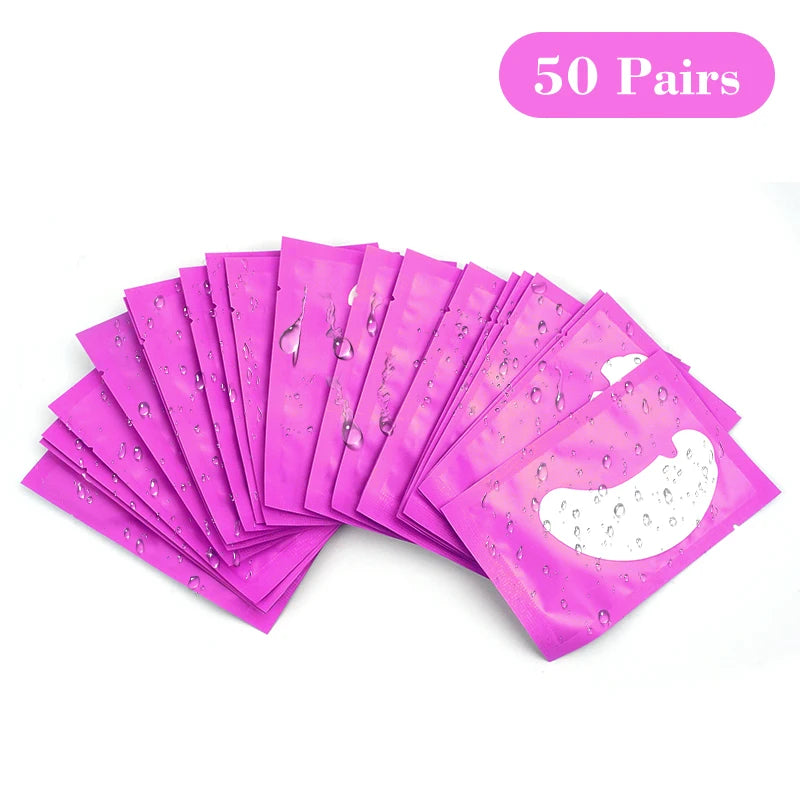 Une pile de 50 paires de pads hydrogel roses pour extensions de cils.