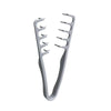 Peine para estilizar el cabello de dientes anchos y voluminizador plateado con múltiples dientes.