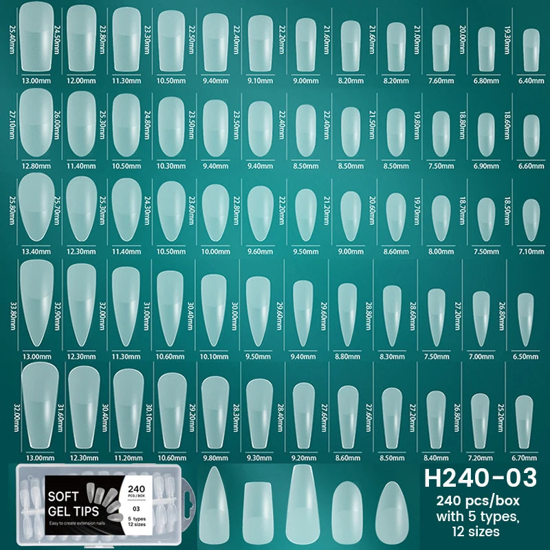 Présentation de 240 embouts en gel souple de différentes tailles et formes pour ongles acryliques.