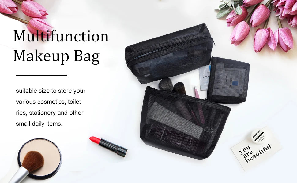 Collection de sacs et pochettes multifonctions noires pour maquillage, présentés sur fond blanc.