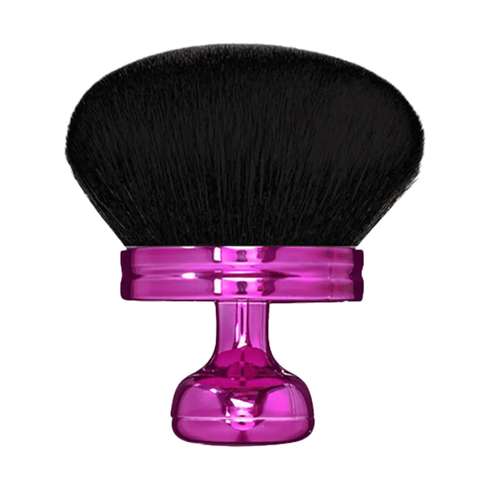 Grande brosse de maquillage noire avec un manche rose magenta.