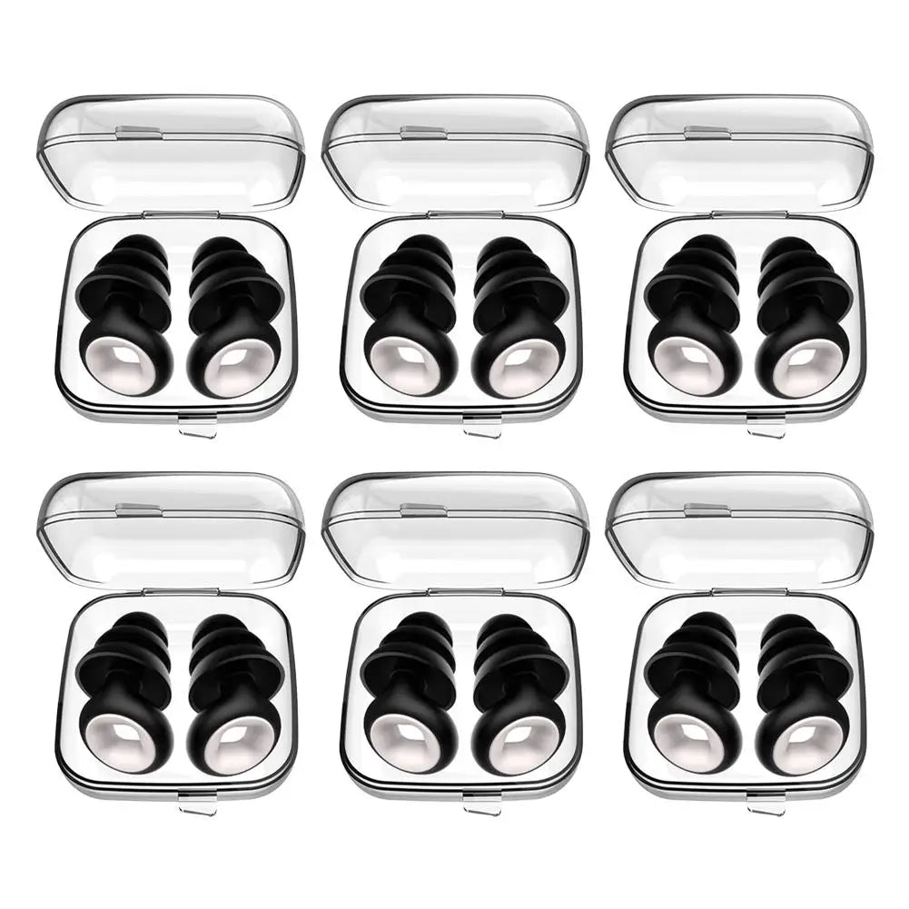 Un juego de doce contenedores de plástico transparente con tapones para dormir y para viajes a prueba de ruido.