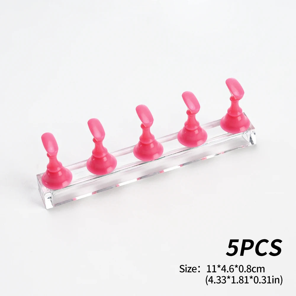 Un ensemble de cinq supports à ongles magnétiques roses métalliques, présentés dans un porte-clés en acrylique transparent.