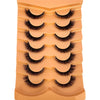 Un ensemble d'faux cils en fourrure de mink 3D dramatiques de couleur nude ou pêche, présentés sur un plateau en plastique.