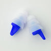 Un par de tapones para los oídos de silicona azul y blanco para reducir el ruido