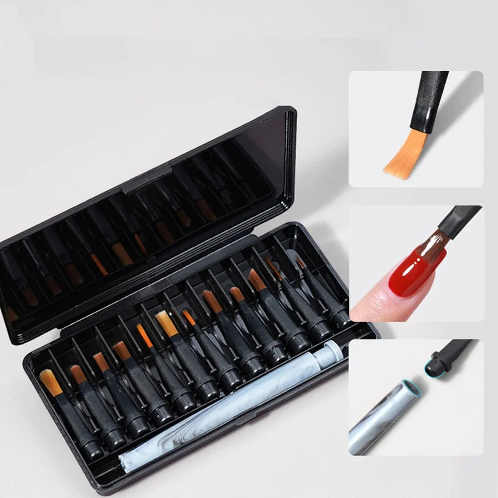 Caja negra con un set de 12 pinceles intercambiables para arte de uñas y una brocha plateada.