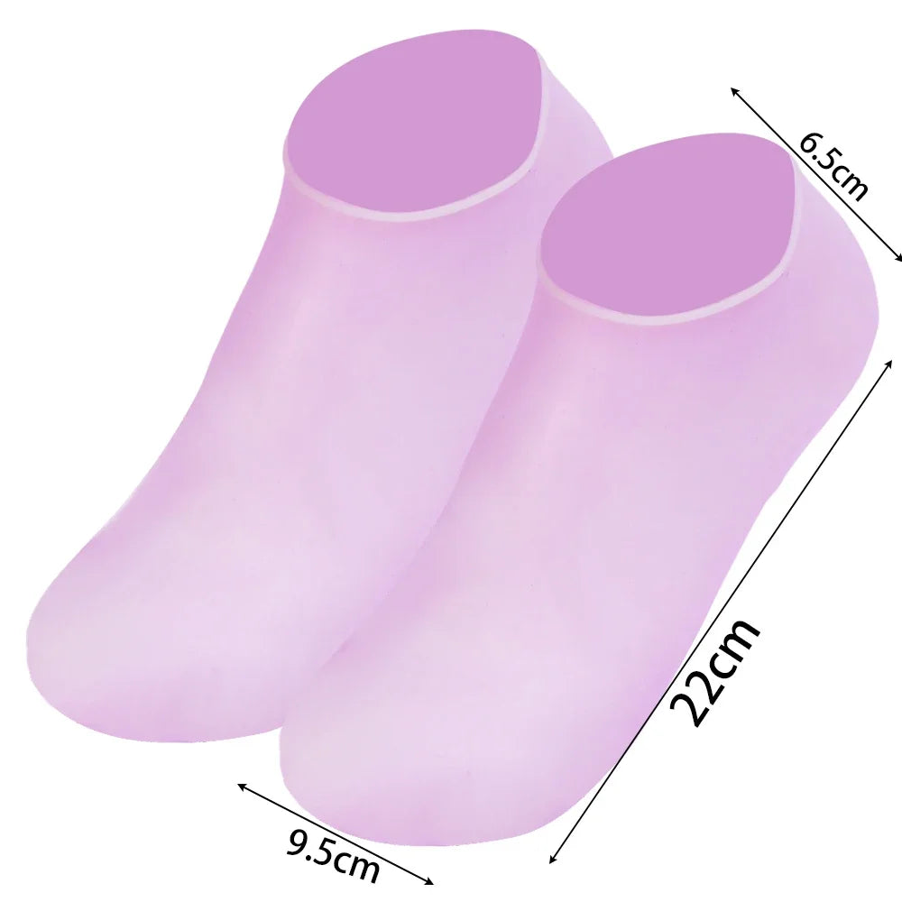 Ein Paar hellrosa Silikon-Fußsocken zur Feuchtigkeitspflege mit Maßenangaben.