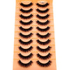 Un plateau de faux cils de renard faits à la main, présentés en rangées sur un fond orange clair.