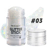 Un pot en verre de bâton de paillettes Fit Colors #03 à côté d'un récipient en verre vide.