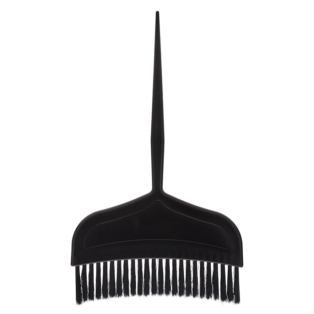 Un set de pinceaux pour appliquer la coloration professionnelle des cheveux noirs avec plusieurs poils.