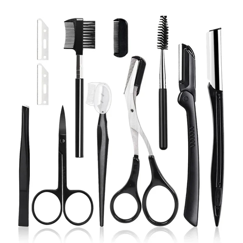 Collection d'outils professionnels pour tailler et entretenir les sourcils, incluant peignes, pinces et ciseaux.