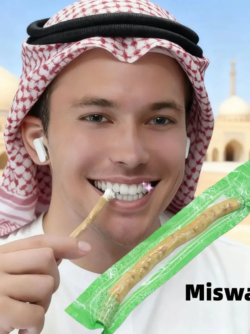 Un homme en keffiyeh tient et montre des bâtonnets de brosse à dents miswak naturelles.