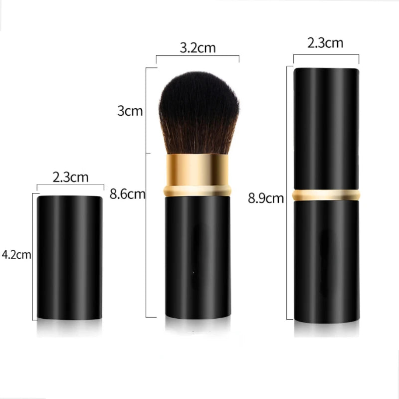 Un set de pinceaux de maquillage noirs rétractables et un pinceau avec une ferule dorée.