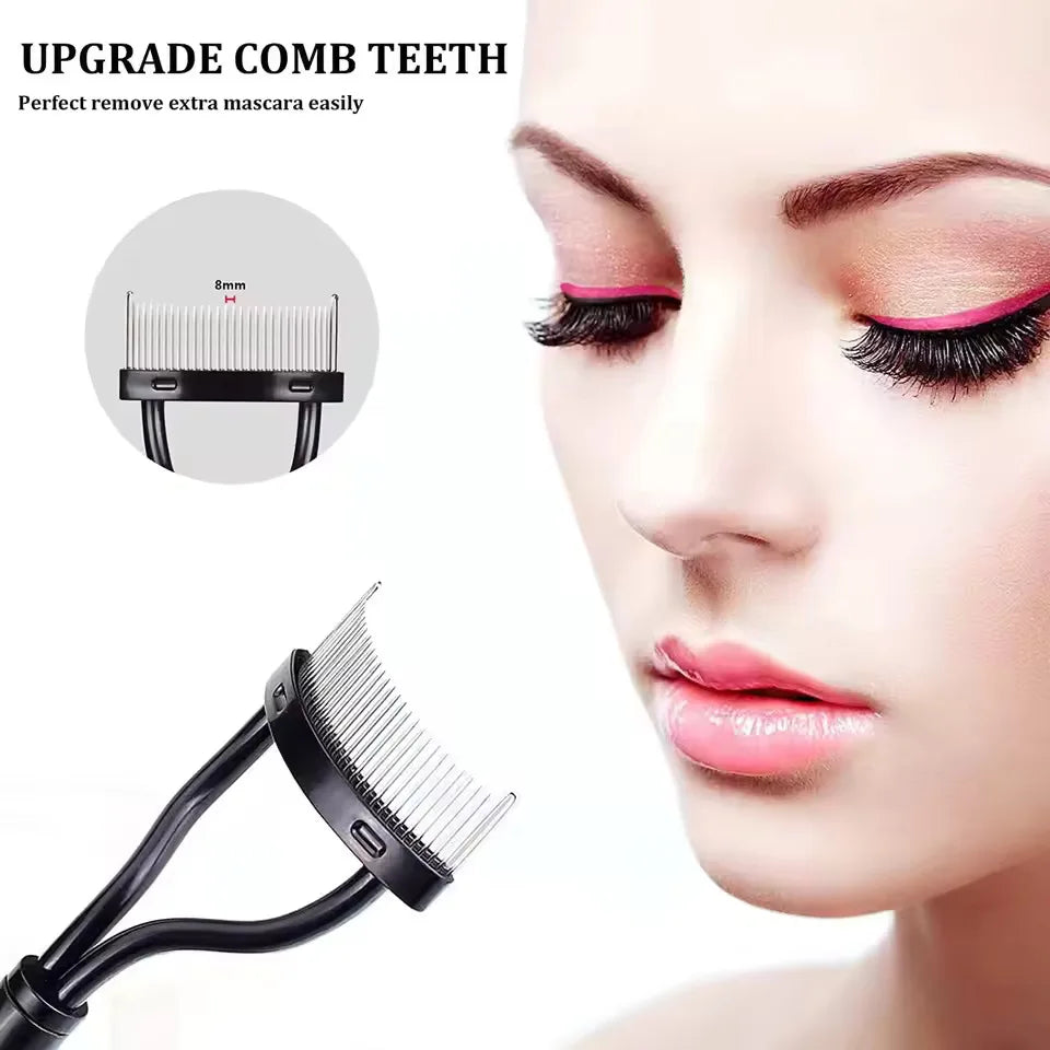 Gros plan sur un recourbe-cils noir et un modèle appliquant du mascara, montrant le produit pour améliorer les cils.