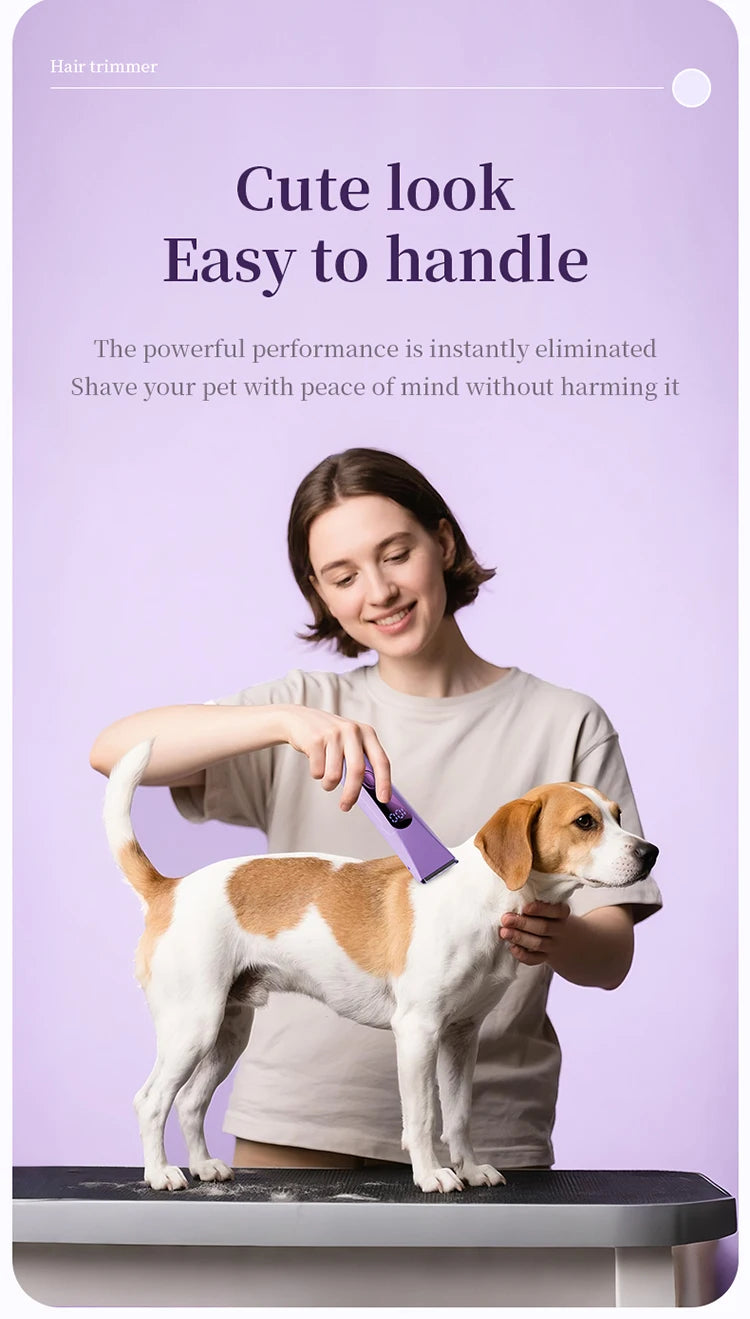 Una mujer usa una máquina de cortar pelo para afeitar el cuerpo de un perro.