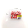 Un emballage plastique transparent contenant de petits dés de viande de bœuf cru pour simulation alimentaire miniature.
