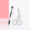 Un ensemble d'outils professionnels pour tailler et entretenir les sourcils, comprenant un pinceau noir et des pinces argenté