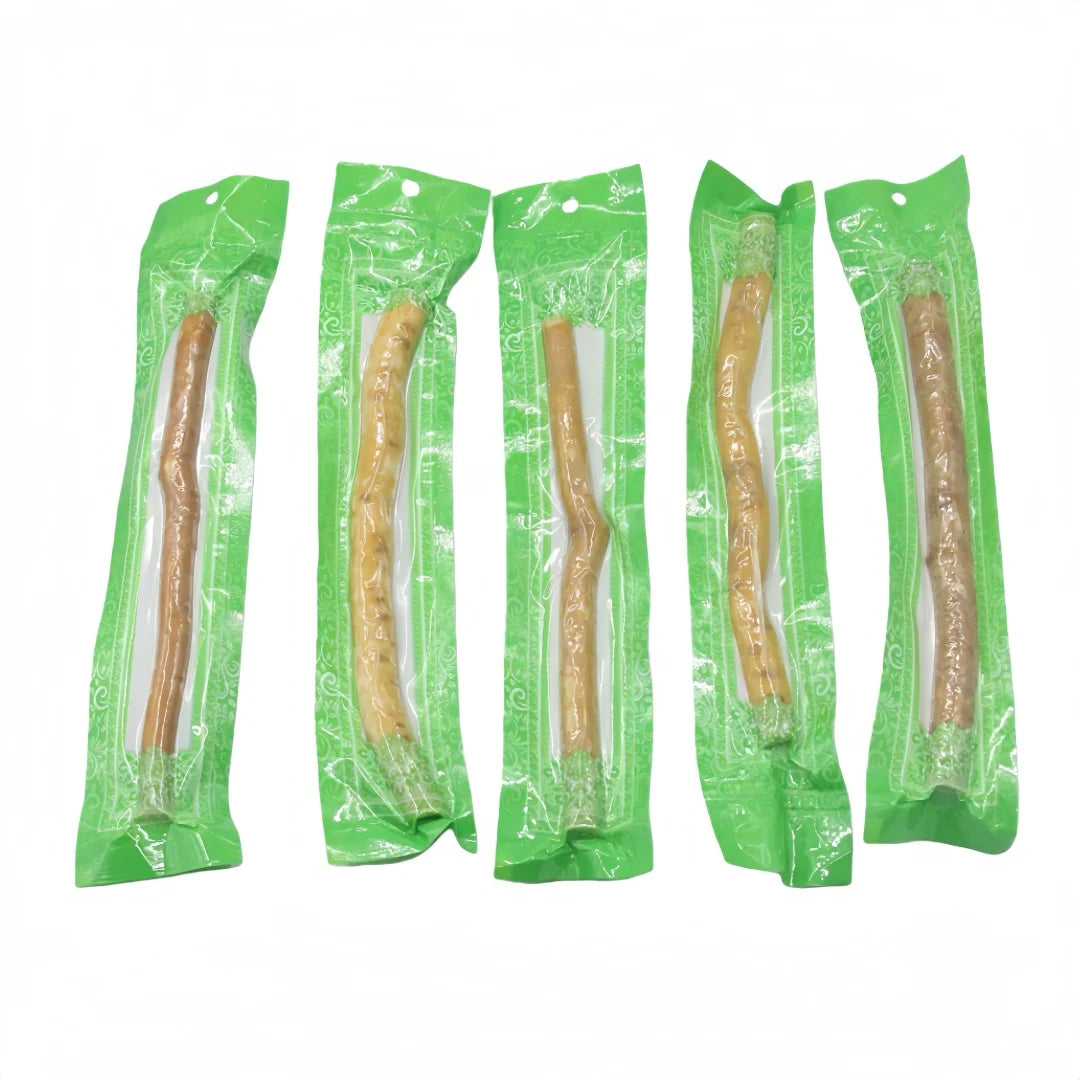 Cinq cure-dents miswak naturels emballés individuellement dans un emballage vert