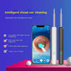 Kit de limpieza de oído de precisión con dos herramientas de silicona, junto a un smartphone que muestra un oído, enfatizando