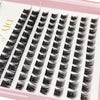 Boîte en plastique rose contenant un lot d'extensions de cils individuelles en grappes.