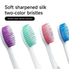 Un set de cuatro cepillos de dientes de cerdas suaves y afiladas de seda de dos colores en morado, verde menta, rosa y azul.