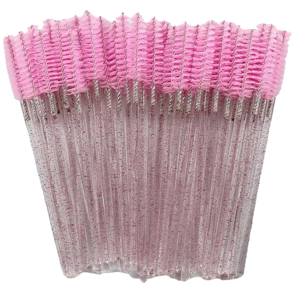 Un ensemble de pinceaux à cils jetables de couleurs mélangées avec des poils roses et argentés.