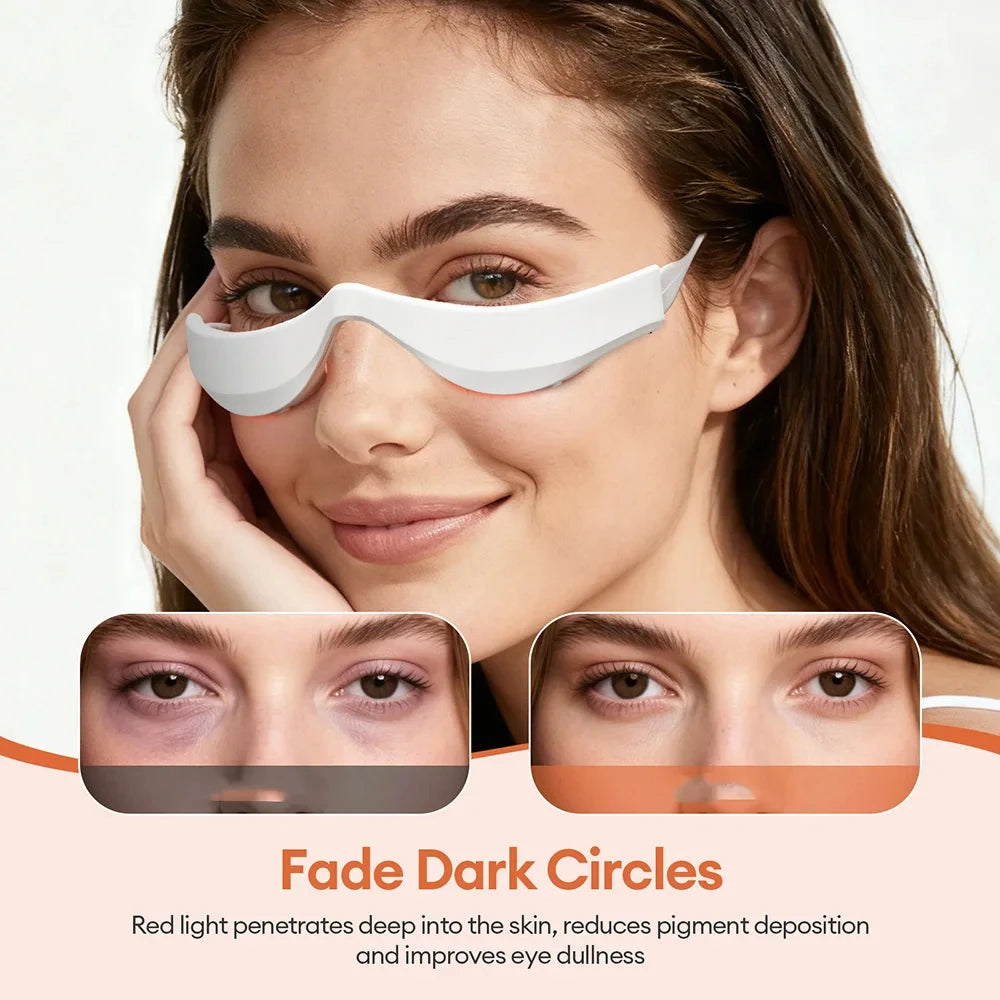 Una mujer usa una máscara de ojos blanca para reducir ojeras e hinchazón.