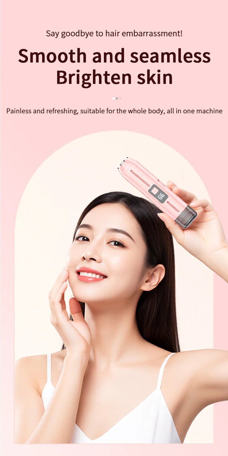 Una mujer usa un dispositivo eléctrico rosa en su rostro para promover piel suave y luminosa.