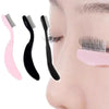 Un set de trois peignes pliables en acier inoxydable rose et noir pour le maquillage des cils et des sourcils.
