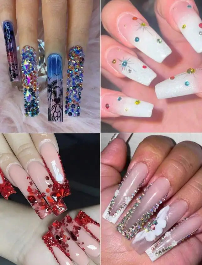 Gros plan de mains présentant divers designs de nail art avec des strass en résine 3D et des outils.