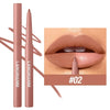 Un tubo de delineador labial rosa rosa y una muestra de lápiz labial nude-rosa en la piel.