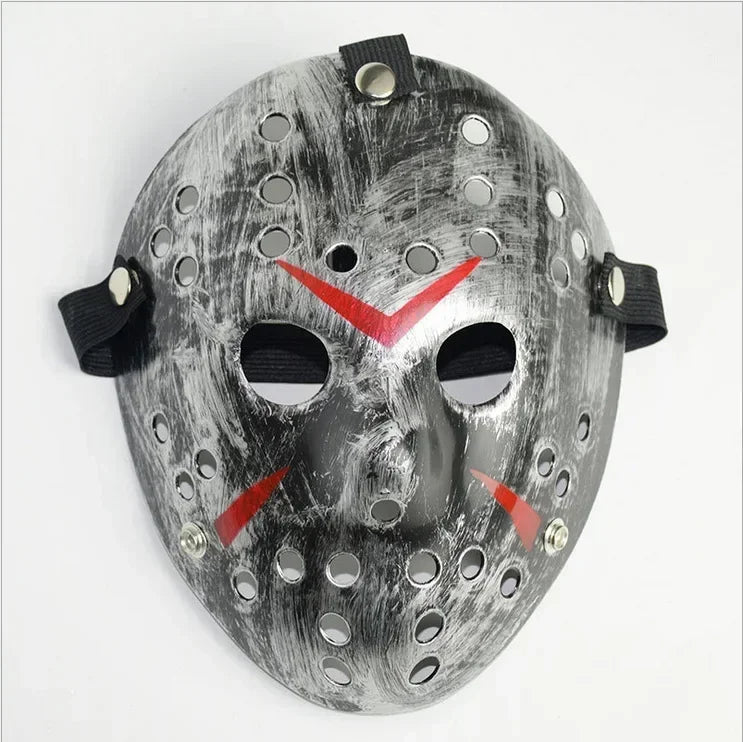 Masque de hockey argenté et noir avec plusieurs trous de ventilation.