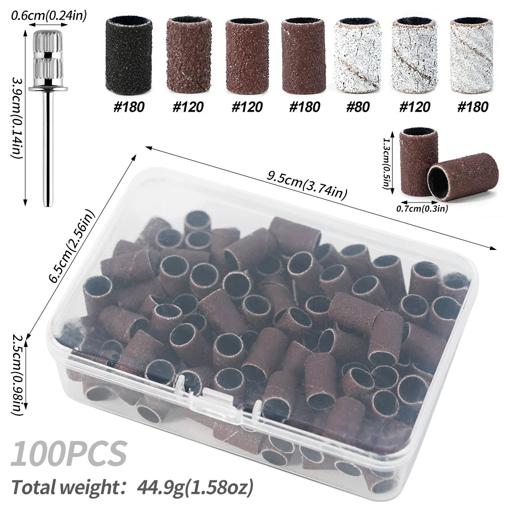 Un conteneur en plastique transparent contient 100 bandes de ponçage à ongles jetables pour forets, de différentes tailles et