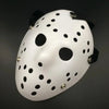 Masque de hockey blanc à pois noirs et œillets, utilisé comme masque Freddy pour une fête.