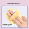 Une main tient une mousse silicone jaune, montrant une sensation confortable pour l'application du maquillage.