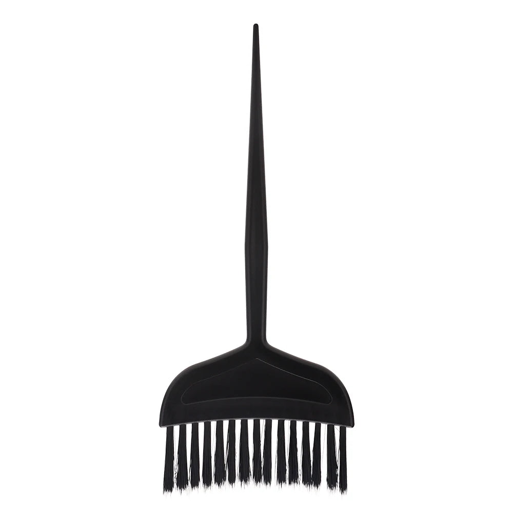 Ensemble de pinceaux professionnels pour appliquer la coloration capillaire noire avec plusieurs poils.