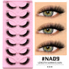 Pinker Plastikbehälter mit neun Paaren schwarzer falscher Wimpern und passender Augen-Make-up-Looks.