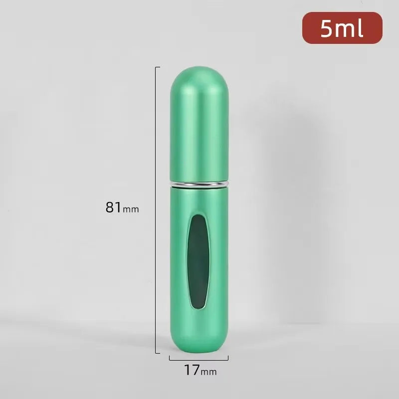Vue verticale d'un flacon de parfum rechargeable vert menthe avec une pompe argentée, montrant ses dimensions.