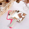 Un set de miroirs de maquillage portables compacts roses et verts avec poignées, présentés sur une surface blanche.